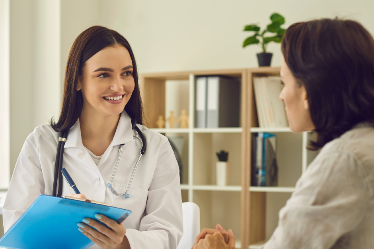 FROM THE STETHOSCOPE TO THE HYALURONIC ACID SYRINGE: THE PATH OF THE DOCTOR WHO WANTS TO SUCCEED IN AESTHETIC MEDICINE