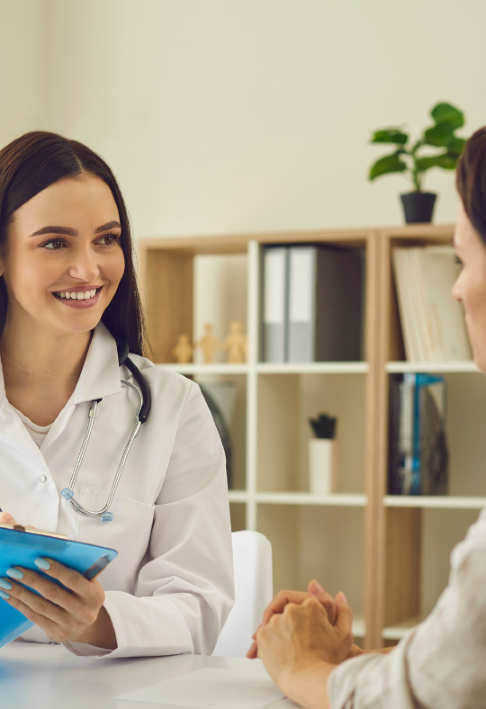 FROM THE STETHOSCOPE TO THE HYALURONIC ACID SYRINGE: THE PATH OF THE DOCTOR WHO WANTS TO SUCCEED IN AESTHETIC MEDICINE